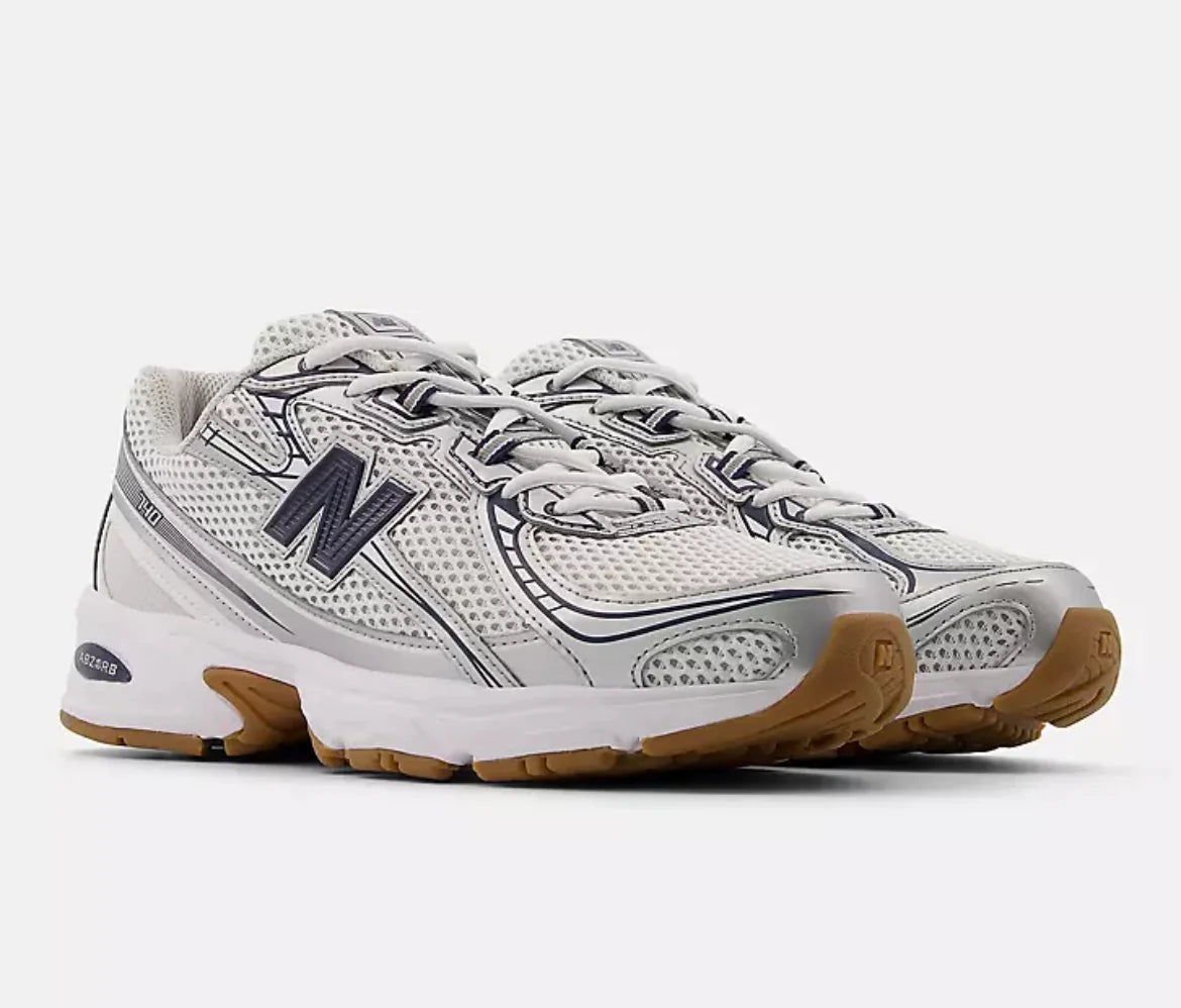 New balance “740”