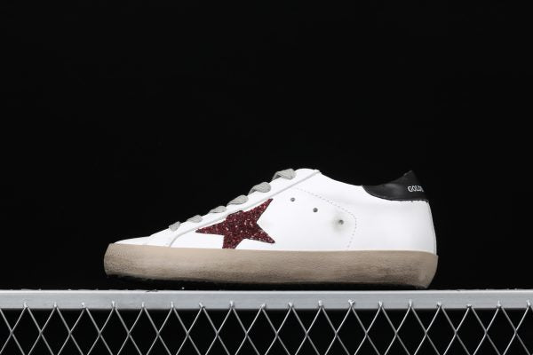 GOLDEN GOOSE